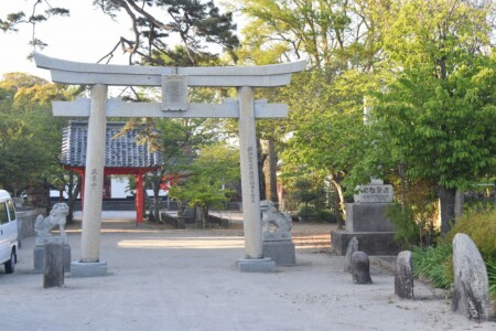 姫島港のすぐソバの神社