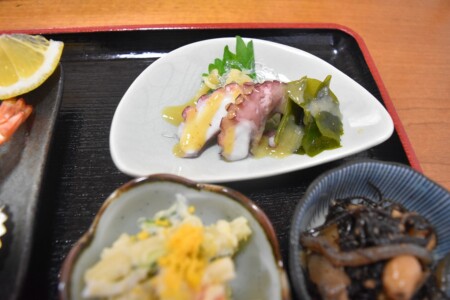 タコとワカメの酢味噌あえ
これも美味しかった♪