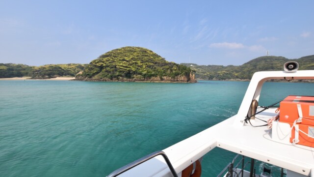エメラルドグリーンの海