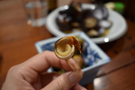 チャンバラの剣が痛いので取りながら食べましょう。(口に入れると痛いです)