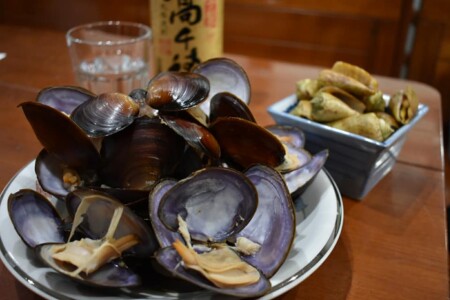 イソシジミの酒蒸し♪若干シジミの味がしますが、食感はほぼハマグリです(^^)
