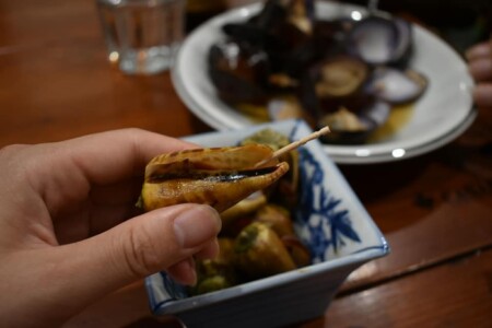 つまようじをブスッと差します。